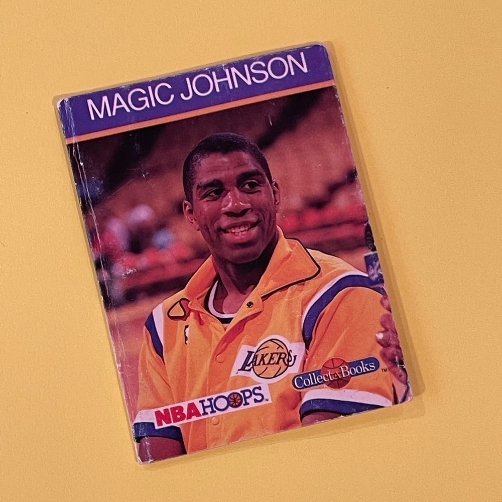 1-1990 NBA HOOPS LAKER's "MAGIC JOHNSON". *COLLECT A BOOKS*